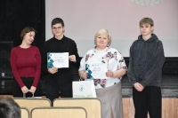 Торжественное поднятие флага и просмотр фильма «Африка»