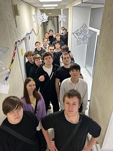 Эстафету по украшению института приняла группа 2МЭ41п